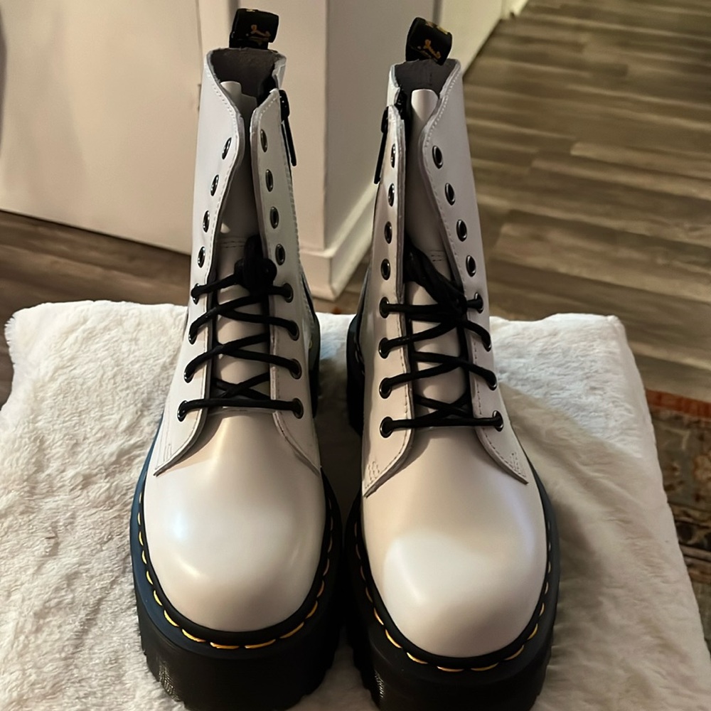 JADON BOOT SMOOTH LEATHER PLATFORMS SIZE 6 US